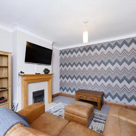 3bedroom - 4 Beds - Spacious - Close To Centre بيت للعطل *