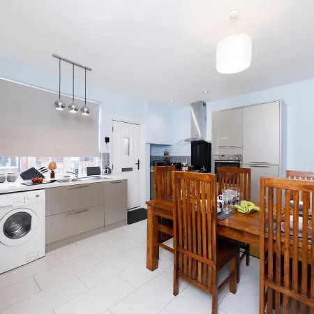 بيت للعطل 3bedroom - 4 Beds - Spacious - Close To Centre ليدز