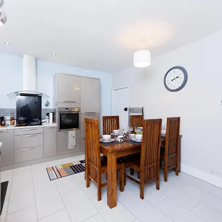 بيت للعطل 3bedroom - 4 Beds - Spacious - Close To Centre