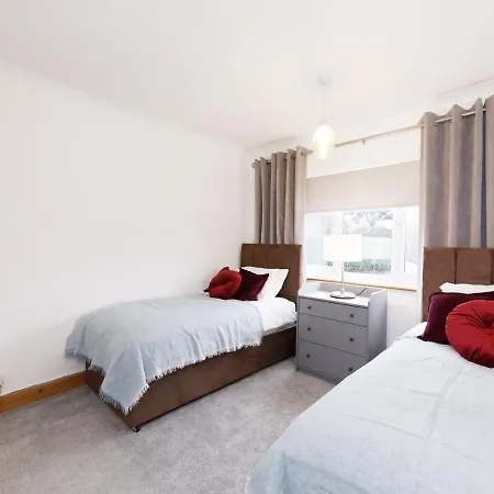 بيت للعطل 3bedroom - 4 Beds - Spacious - Close To Centre *